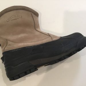 Columbia "BugaBarn" Slip On Snowboots with Thermalite Insulation: Women's 8.5